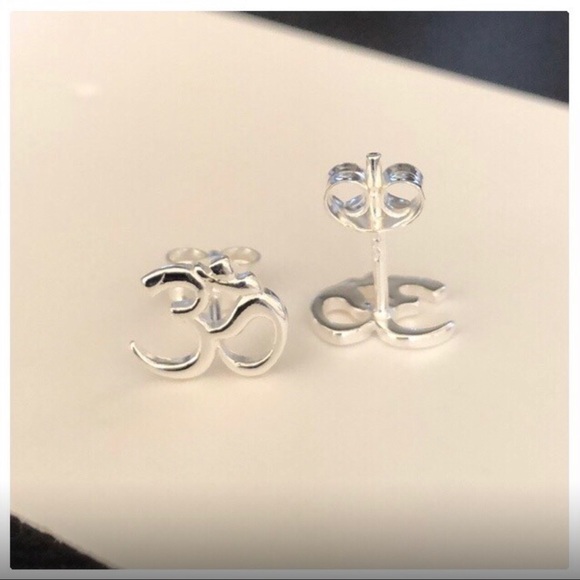 💕Sterling Silver Om Earrings💕 - Picture 6 of 8